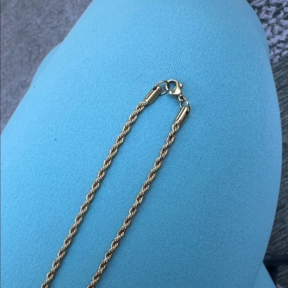 Ellie Vail Jewelry • Twist Rope Chain Necklace - Picture 3 of 5